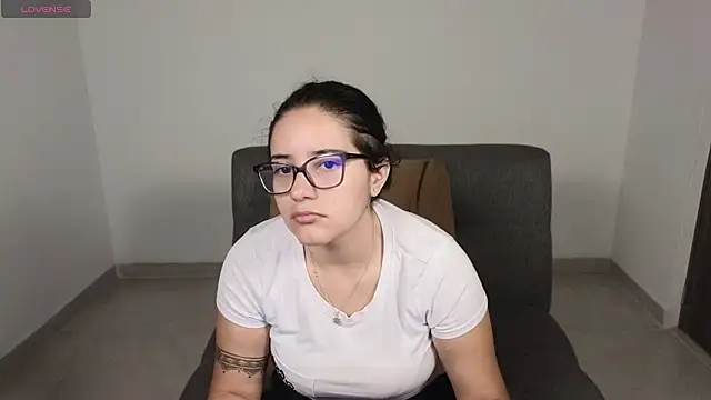 Snapshot of blue__moon_ chatting on 10-08-25, 02:35 blue moon online show from 10-08-25, 02:35