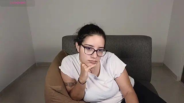 Snapshot of blue__moon_ chatting on 10-09-25, 01:28 blue moon online show from 10-09-25, 01:28