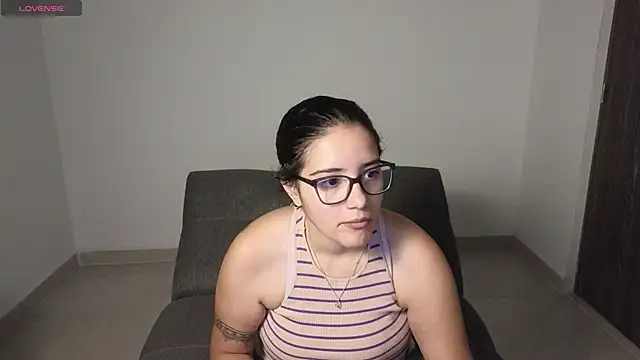Snapshot of blue__moon_ chatting on 09-25-25, 02:17 blue moon online show from 09-25-25, 02:17