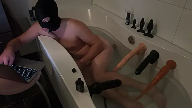 Snapshot of jimmi_xxl chatting on 12-18-24, 08:31 jimmi xxl online show from 12-18-24, 08:31