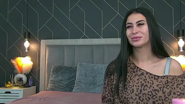 EmyLaveau online show from 04-10-26, 05:25