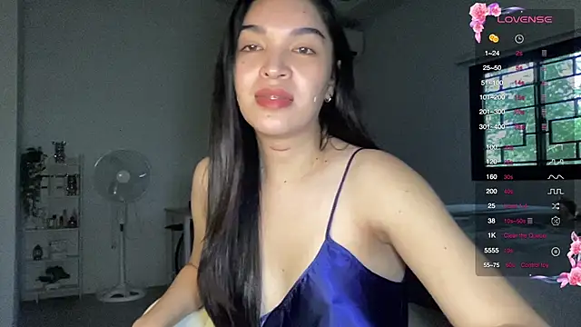 Snapshot of Rogueblaze chatting on 12-14-25, 06:08 Rogueblaze online show from 12-14-25, 06:08