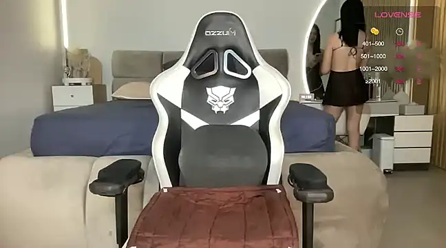 Snapshot of Rogueblaze chatting on 03-15-25, 12:36 Rogueblaze online show from 03-15-25, 12:36