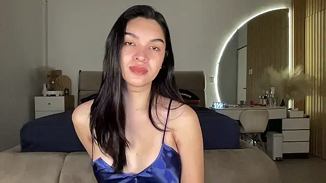 Snapshot of Rogueblaze chatting on 09-19-25, 04:16 Rogueblaze online show from 09-19-25, 04:16