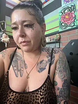 Snapshot of evacheers chatting on 11-09-25, 03:49 evacheers online show from 11-09-25, 03:49