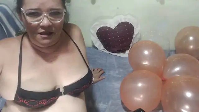 Snapshot of selenax2023 chatting on 10-19-25, 03:53 selenax2023 online show from 10-19-25, 03:53