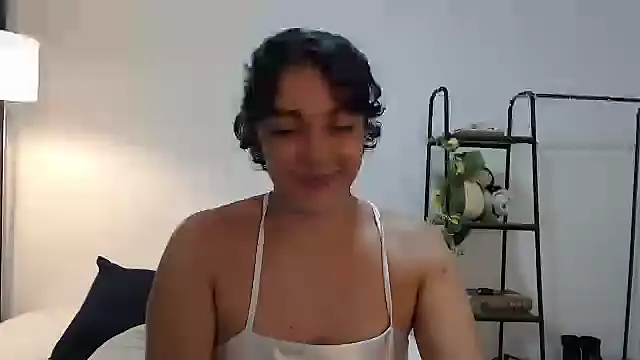 Snapshot of camii_7 chatting on 01-12-25, 12:18 camii 7 online show from 01-12-25, 12:18