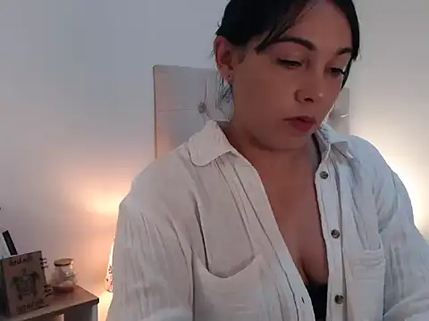 Snapshot of camii_7 chatting on 10-21-25, 12:21 camii 7 online show from 10-21-25, 12:21