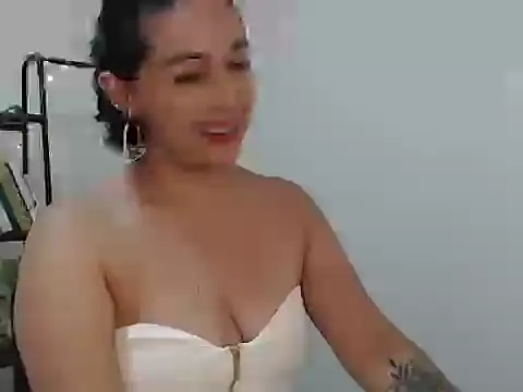 Snapshot of camii_7 chatting on 02-14-25, 09:32 camii 7 online show from 02-14-25, 09:32