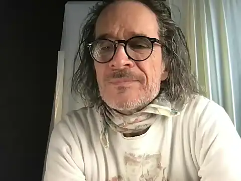 Snapshot of GioApri chatting on 04-27-26, 03:21 GioApri online show from 04-27-26, 03:21