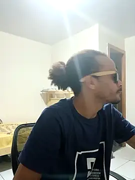 Snapshot of JamesQuaresma chatting on 02-10-25, 04:19 JamesQuaresma online show from 02-10-25, 04:19