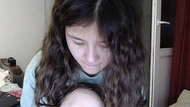Snapshot of Riz_girl chatting on 09-08-25, 02:38 Riz girl online show from 09-08-25, 02:38