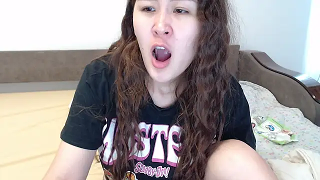 Snapshot of Riz_girl chatting on 09-21-25, 10:20 Riz girl online show from 09-21-25, 10:20
