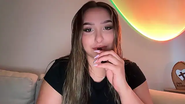 Snapshot of lustfulsmiles chatting on 02-27-26, 04:18 lustfulsmiles online show from 02-27-26, 04:18