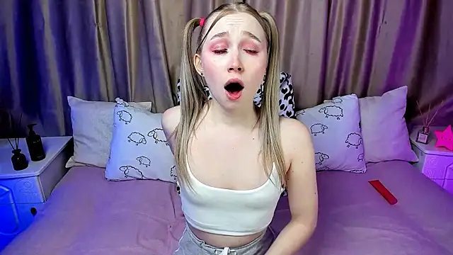 Snapshot of LilyStarlight chatting on 03-17-25, 06:40 LilyStarlight online show from 03-17-25, 06:40