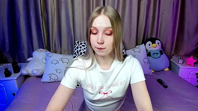 Snapshot of LilyStarlight chatting on 02-25-25, 06:36 LilyStarlight online show from 02-25-25, 06:36