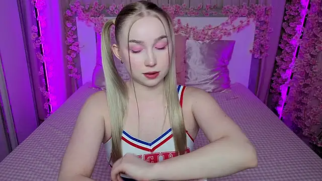LilyStarlight online show from 06-20-26, 03:55