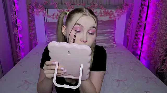 LilyStarlight online show from 07-01-26, 03:29