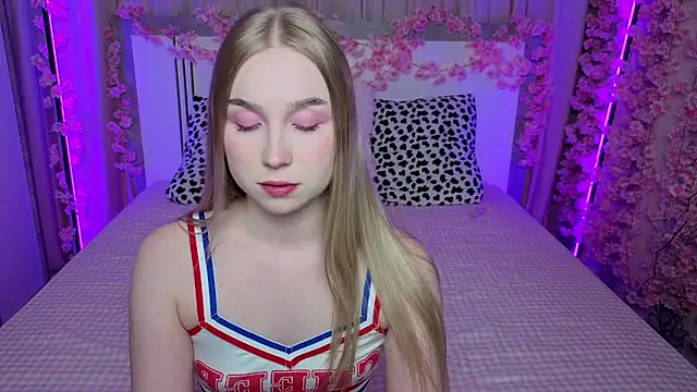 LilyStarlight online show from 05-17-26, 03:28