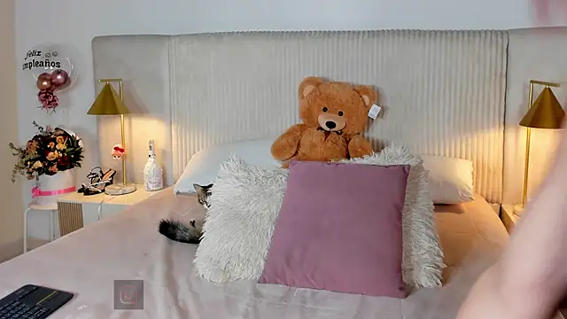 Snapshot of Marie_Castelzc chatting on 09-09-25, 01:09 Marie Castelzc online show from 09-09-25, 01:09