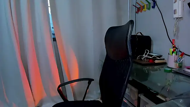 Snapshot of Marie_Castelzc chatting on 09-08-25, 10:53 Marie Castelzc online show from 09-08-25, 10:53