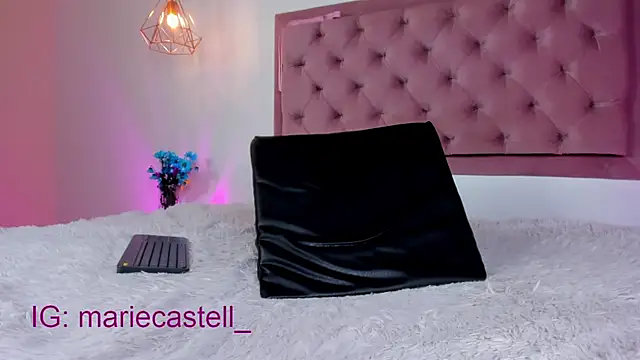 Snapshot of Marie_Castelzc chatting on 03-20-25, 04:42 Marie Castelzc online show from 03-20-25, 04:42