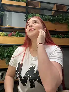 Snapshot of Marie_Castelzc chatting on 02-19-25, 08:10 Marie Castelzc online show from 02-19-25, 08:10