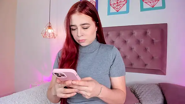 Snapshot of Marie_Castelzc chatting on 03-08-25, 11:58 Marie Castelzc online show from 03-08-25, 11:58