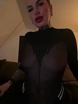 Snapshot of InkedBiitch chatting on 03-17-25, 07:37 InkedBiitch online show from 03-17-25, 07:37