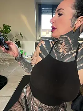 Snapshot of InkedBiitch chatting on 03-07-25, 06:46 InkedBiitch online show from 03-07-25, 06:46