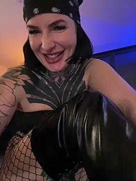 Snapshot of InkedBiitch chatting on 02-13-25, 08:34 InkedBiitch online show from 02-13-25, 08:34