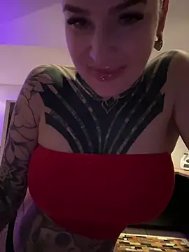 Snapshot of InkedBiitch chatting on 02-10-25, 06:20 InkedBiitch online show from 02-10-25, 06:20