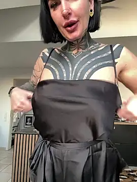 Snapshot of InkedBiitch chatting on 03-06-25, 06:19 InkedBiitch online show from 03-06-25, 06:19