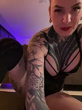 Snapshot of InkedBiitch chatting on 02-09-25, 06:47 InkedBiitch online show from 02-09-25, 06:47