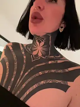 Snapshot of InkedBiitch chatting on 03-21-25, 05:43 InkedBiitch online show from 03-21-25, 05:43