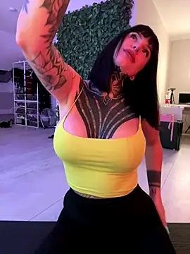 Snapshot of InkedBiitch chatting on 12-05-24, 05:43 InkedBiitch online show from 12-05-24, 05:43