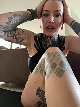 Snapshot of InkedBiitch chatting on 02-08-25, 10:18 InkedBiitch online show from 02-08-25, 10:18