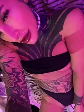 Snapshot of InkedBiitch chatting on 10-19-25, 06:05 InkedBiitch online show from 10-19-25, 06:05