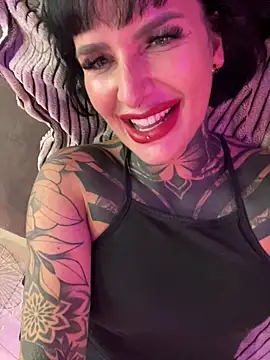 Snapshot of InkedBiitch chatting on 10-16-25, 02:47 InkedBiitch online show from 10-16-25, 02:47