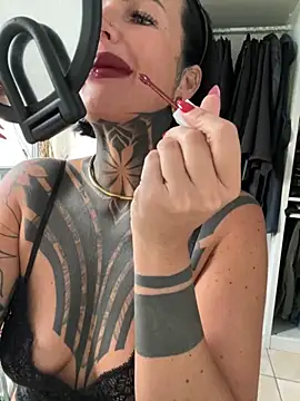 Snapshot of InkedBiitch chatting on 09-22-25, 04:13 InkedBiitch online show from 09-22-25, 04:13
