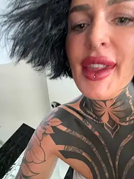 Snapshot of InkedBiitch chatting on 10-14-25, 07:31 InkedBiitch online show from 10-14-25, 07:31