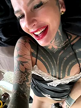 Snapshot of InkedBiitch chatting on 10-12-25, 08:05 InkedBiitch online show from 10-12-25, 08:05