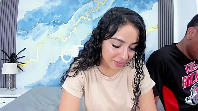 Kylieandjhonny online show from 10-28-25, 07:46