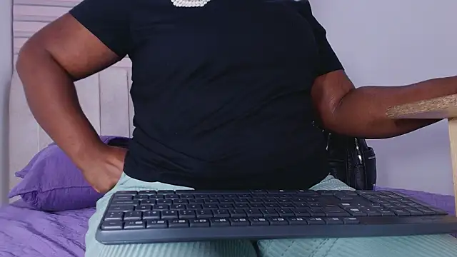  ebony-queen  online show from 02-10-26, 03:05