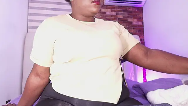  ebony-queen  online show from 03-25-26, 03:06