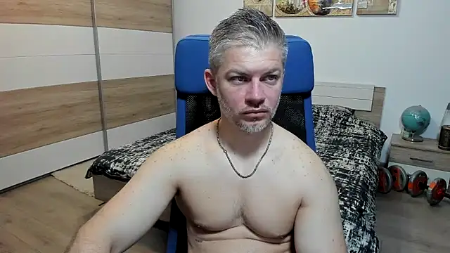 Snapshot of RobbyShawz chatting on 05-08-26, 04:27 RobbyShawz online show from 05-08-26, 04:27
