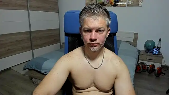 Snapshot of RobbyShawz chatting on 06-17-26, 04:23 RobbyShawz online show from 06-17-26, 04:23