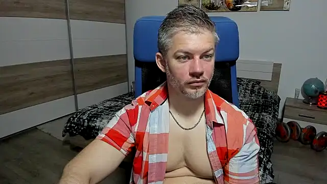 Snapshot of RobbyShawz chatting on 05-23-26, 04:00 RobbyShawz online show from 05-23-26, 04:00