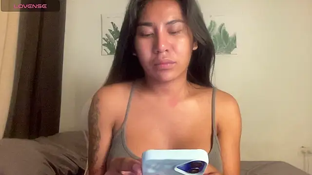 Snapshot of Alaia_Pope chatting on 07-18-26, 01:14 Alaia Pope online show from 07-18-26, 01:14