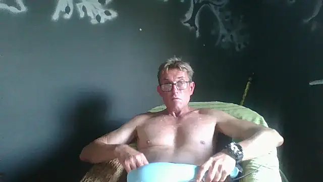 Snapshot of xykenrah@xh chatting on 03-08-25, 03:35 xykenrahxh online show from 03-08-25, 03:35